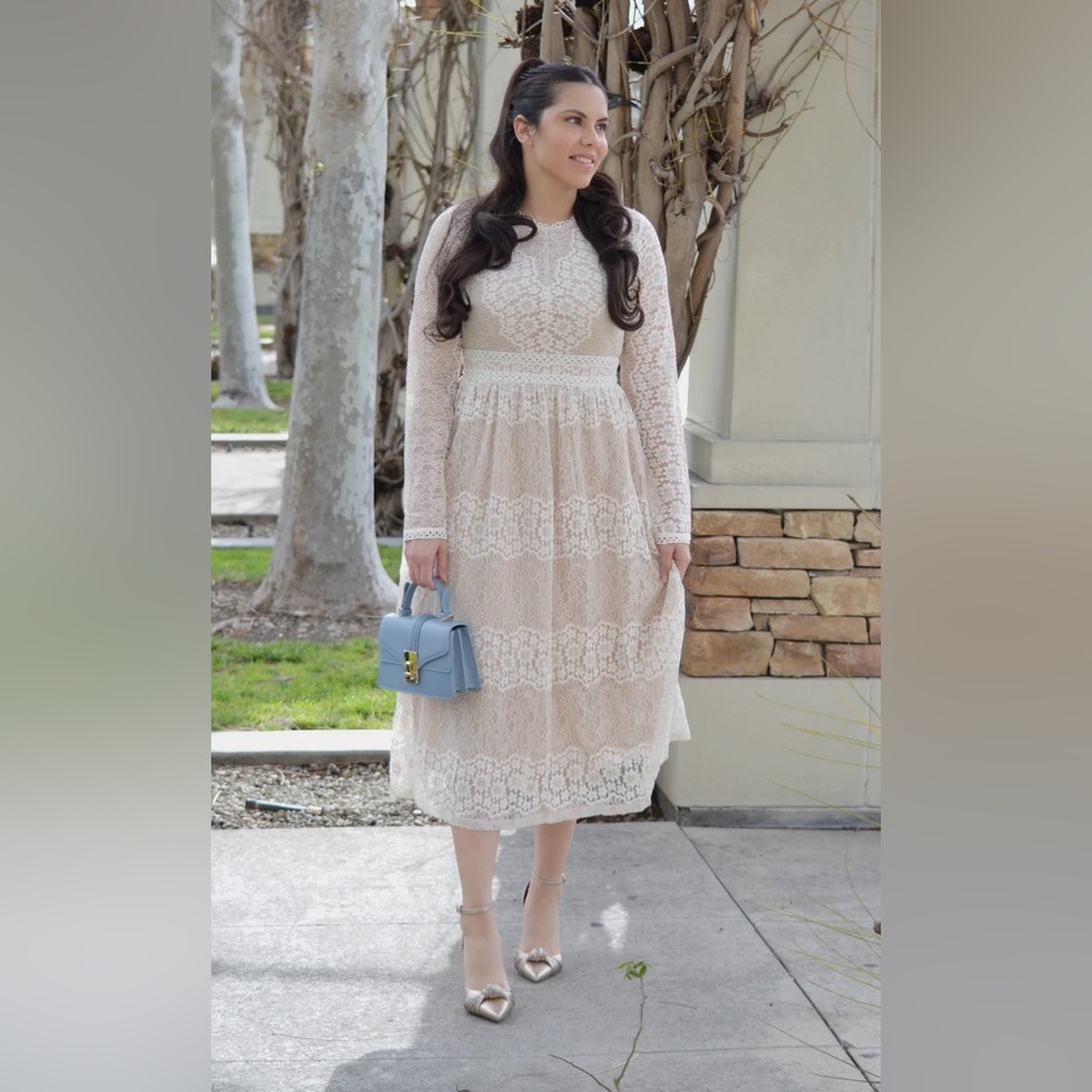 🚨SOLD 🚨Louise Lace Dress MIDI